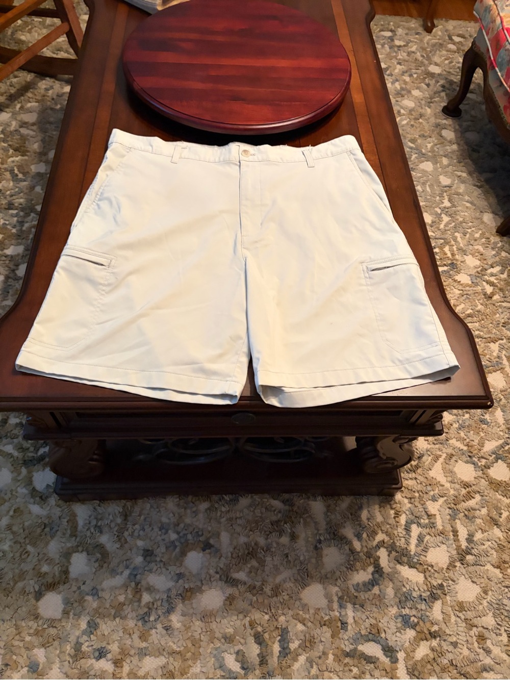 Chaps Men's Cargo Shorts in Light Cream